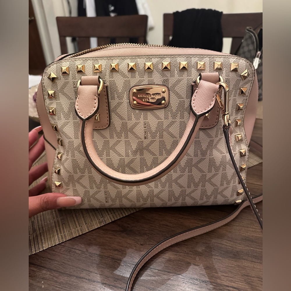 Cross body medium